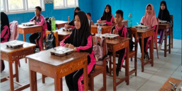 Makan Siang Bergizi PGP, Kepsek SDN 04 Buntulia Harap Bisa Berkelanjutan