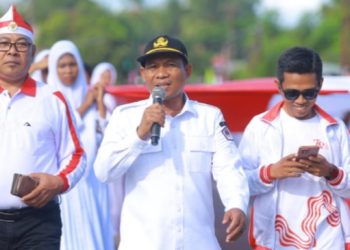 Limonu Hippy Apresiasi Kirab Merah Putih, Pembentangan Bendera 80 Meter di Kecamatan Randangan