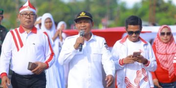 Limonu Hippy Apresiasi Kirab Merah Putih, Pembentangan Bendera 80 Meter di Kecamatan Randangan