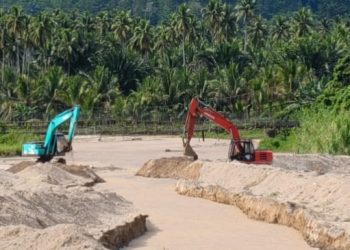 Sebagai Bentuk kepedulian, YR Team Keruk Sedimen di Bendungan Taluduyunu