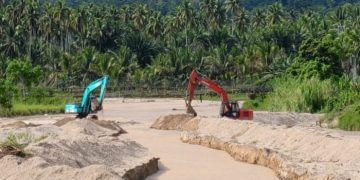 Sebagai Bentuk kepedulian, YR Team Keruk Sedimen di Bendungan Taluduyunu