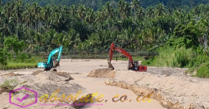 Sebagai Bentuk kepedulian, YR Team Keruk Sedimen di Bendungan Taluduyunu